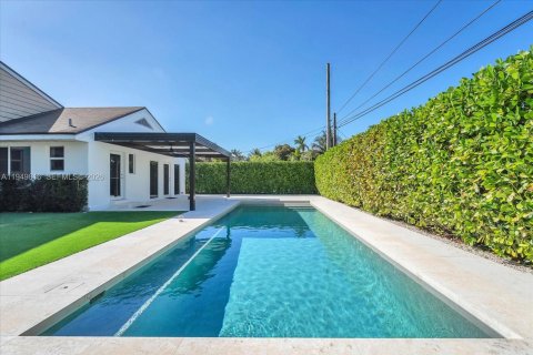 Casa en venta en Miami, Florida, 4 dormitorios, 203.64 m2 № 2006390 - foto 23