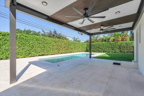 Casa en venta en Miami, Florida, 4 dormitorios, 203.64 m2 № 2006390 - foto 25