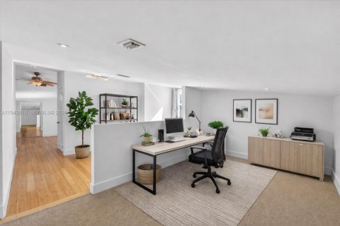 Casa en venta en Miami, Florida, 4 dormitorios, 203.64 m2 № 2006390 - foto 19