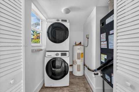 Casa en venta en Miami, Florida, 4 dormitorios, 203.64 m2 № 2006390 - foto 22