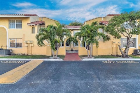 Copropriété à vendre à Miami, Floride: 2 chambres, 92.9 m2 № 1707226 - photo 1