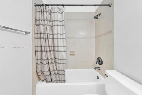 Copropriété à vendre à Miami, Floride: 2 chambres, 92.9 m2 № 1707226 - photo 17