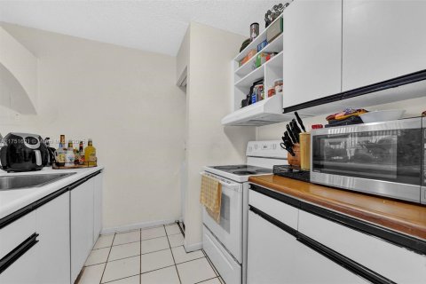 Copropriété à vendre à Miami, Floride: 2 chambres, 92.9 m2 № 1707226 - photo 19