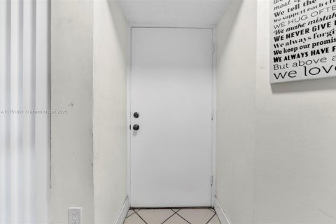 Copropriété à vendre à Miami, Floride: 2 chambres, 92.9 m2 № 1707226 - photo 24