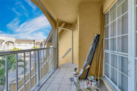 Copropriété à vendre à Miami, Floride: 2 chambres, 92.9 m2 № 1707226 - photo 25