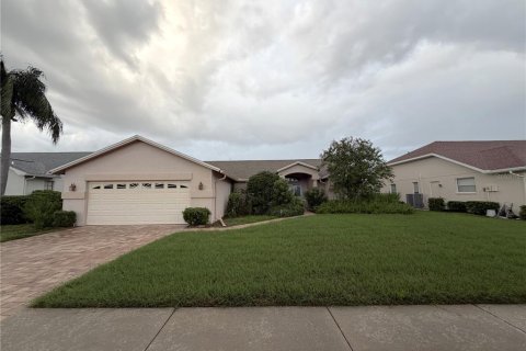 House in Hudson, Florida 3 bedrooms, 181.72 sq.m. № 2378172