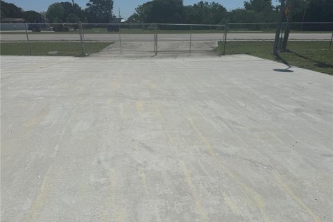 Propiedad comercial en alquiler en Lake Wales, Florida, 124.86 m2 № 1866748 - foto 3