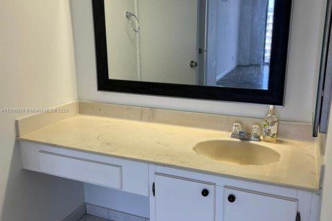 Condominio en venta en Sunny Isles Beach, Florida, 2 dormitorios, 115.2 m2 № 1710352 - foto 18