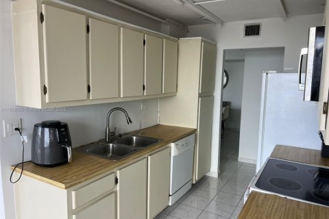 Condominio en venta en Sunny Isles Beach, Florida, 2 dormitorios, 115.2 m2 № 1710352 - foto 12