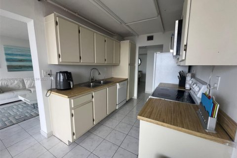 Condominio en venta en Sunny Isles Beach, Florida, 2 dormitorios, 115.2 m2 № 1710352 - foto 9