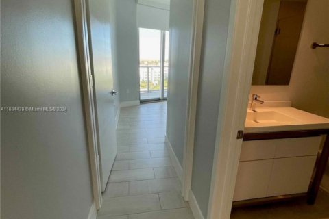 Copropriété à vendre à Sunrise, Floride: 2 chambres, 89.93 m2 № 1985468 - photo 17