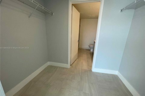 Copropriété à vendre à Sunrise, Floride: 2 chambres, 89.93 m2 № 1985468 - photo 12