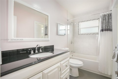 Купить кондоминиум в Лодердейл-Лейкс, Флорида 1 спальня, 63.55м2, № 1996986 - фото 16