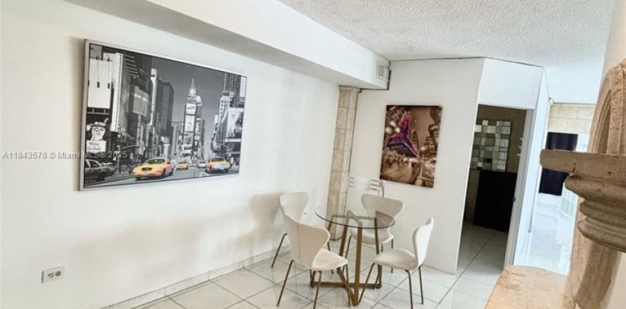 Condo in Miami, Florida, 3 bedrooms № 1836524