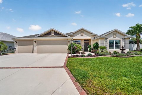 House in The Villages, Florida 3 bedrooms, 190.54 sq.m. № 2227224 - photo 2