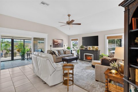 House in The Villages, Florida 3 bedrooms, 190.54 sq.m. № 2227224 - photo 5