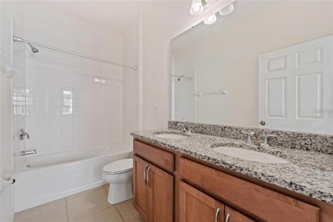 House in Davenport, Florida 4 bedrooms, 138.89 sq.m. № 2378074 - photo 20