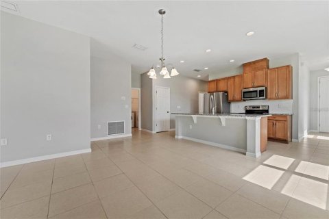 House in Davenport, Florida 4 bedrooms, 138.89 sq.m. № 2378074 - photo 11