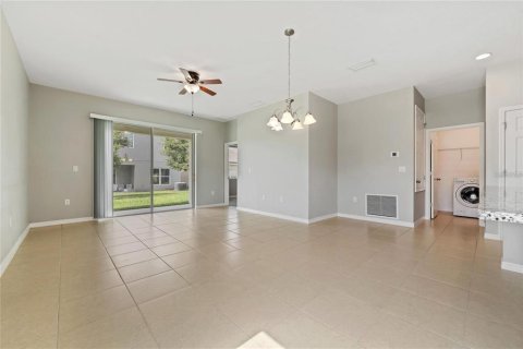 House in Davenport, Florida 4 bedrooms, 138.89 sq.m. № 2378074 - photo 10