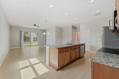 House in Davenport, Florida 4 bedrooms, 138.89 sq.m. № 2378074 - photo 5