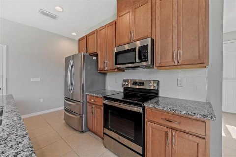 House in Davenport, Florida 4 bedrooms, 138.89 sq.m. № 2378074 - photo 9