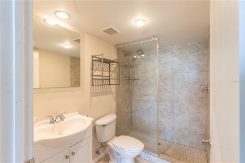 Condo in Clearwater, Florida, 2 bedrooms № 2195924 - photo 19