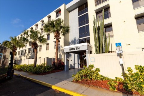 Condo in Clearwater, Florida, 2 bedrooms № 2195924 - photo 25