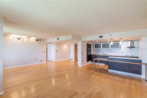 Condo in Clearwater, Florida, 2 bedrooms № 2195924 - photo 9