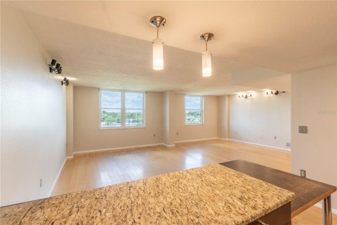 Condo in Clearwater, Florida, 2 bedrooms № 2195924 - photo 12