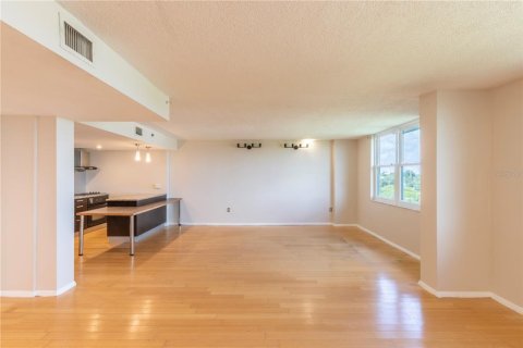 Condo in Clearwater, Florida, 2 bedrooms № 2195924 - photo 6