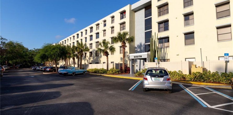 Condo in Clearwater, Florida, 2 bedrooms № 2195924