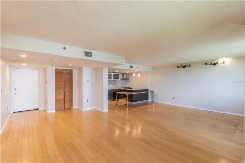 Condo in Clearwater, Florida, 2 bedrooms № 2195924 - photo 7