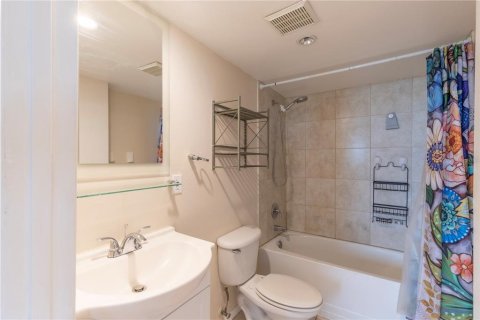 Condo in Clearwater, Florida, 2 bedrooms № 2195924 - photo 15