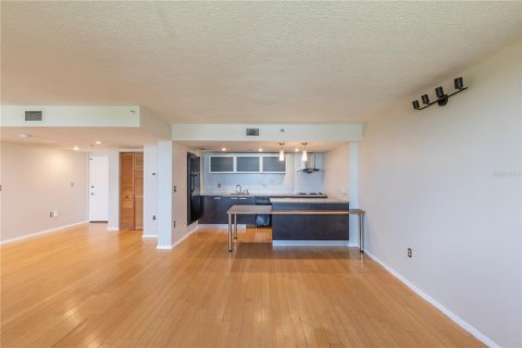 Condo in Clearwater, Florida, 2 bedrooms № 2195924 - photo 8