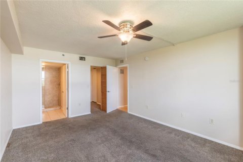 Condo in Clearwater, Florida, 2 bedrooms № 2195924 - photo 20