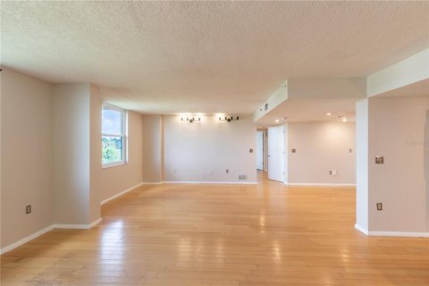 Condo in Clearwater, Florida, 2 bedrooms № 2195924 - photo 10