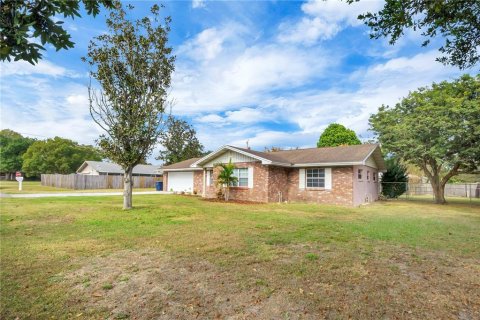 House in Auburndale, Florida 3 bedrooms, 175.77 sq.m. № 2099718