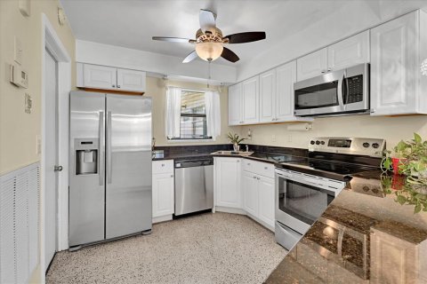 House in Deltona, Florida 2 bedrooms, 115.85 sq.m. № 1866466 - photo 8