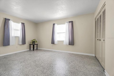 House in Deltona, Florida 2 bedrooms, 115.85 sq.m. № 1866466 - photo 30