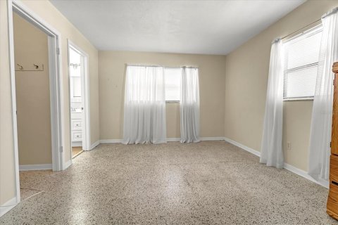House in Deltona, Florida 2 bedrooms, 115.85 sq.m. № 1866466 - photo 23