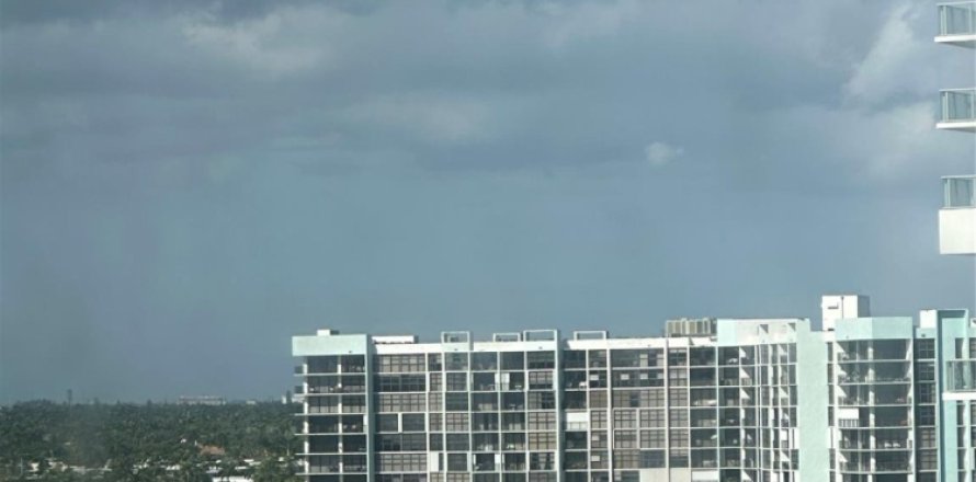 Condo in Hallandale Beach, Florida, 2 bedrooms  № 860514