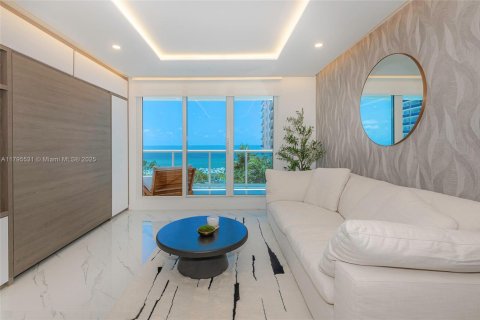 Condominio en alquiler en Miami Beach, Florida, 1 dormitorio, 78.97 m2 № 1667600 - foto 2
