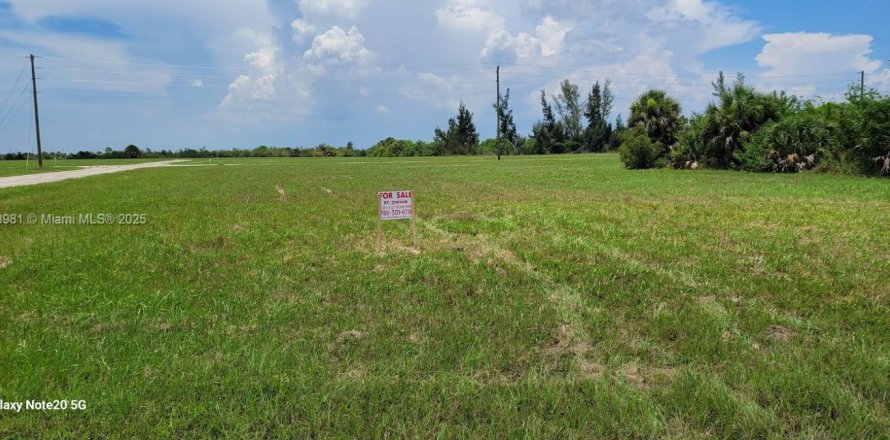 Terreno en Port Charlotte, Florida № 1985105