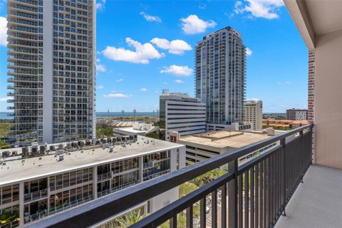 Condominio en alquiler en Saint Petersburg, Florida, 1 dormitorio, 93.18 m2 № 1851051 - foto 6