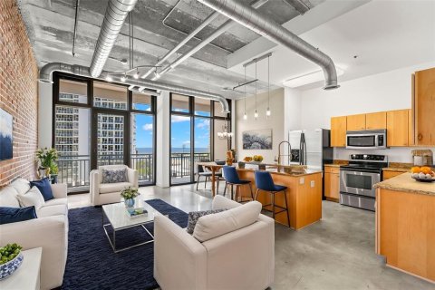 Condominio en alquiler en Saint Petersburg, Florida, 1 dormitorio, 93.18 m2 № 1851051 - foto 3