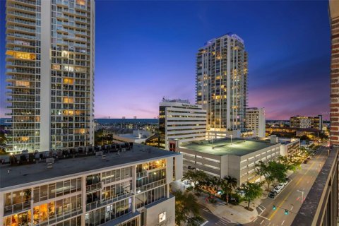 Condominio en alquiler en Saint Petersburg, Florida, 1 dormitorio, 93.18 m2 № 1851051 - foto 13