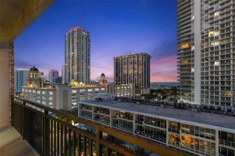 Condominio en alquiler en Saint Petersburg, Florida, 1 dormitorio, 93.18 m2 № 1851051 - foto 10