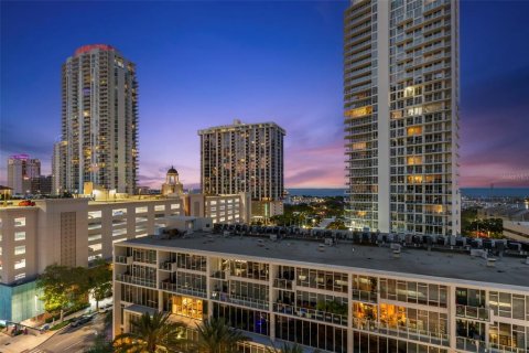 Condominio en alquiler en Saint Petersburg, Florida, 1 dormitorio, 93.18 m2 № 1851051 - foto 12