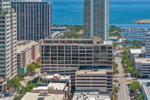 Condominio en alquiler en Saint Petersburg, Florida, 1 dormitorio, 93.18 m2 № 1851051 - foto 1