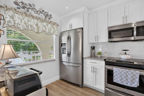 Condo in Coconut Creek, Florida, 2 bedrooms  № 2173383 - photo 3